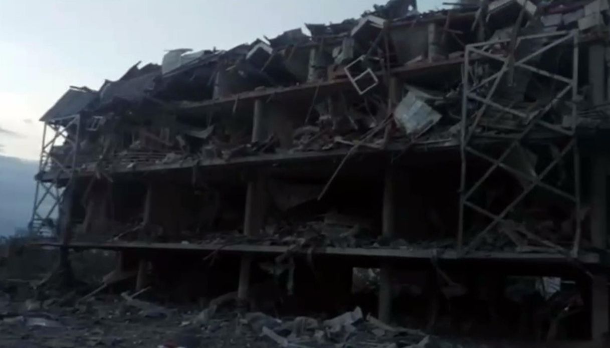 Odessa, centro commerciale colpito dal missile: dalle telecamere di videosorveglianza la tremenda esplosione