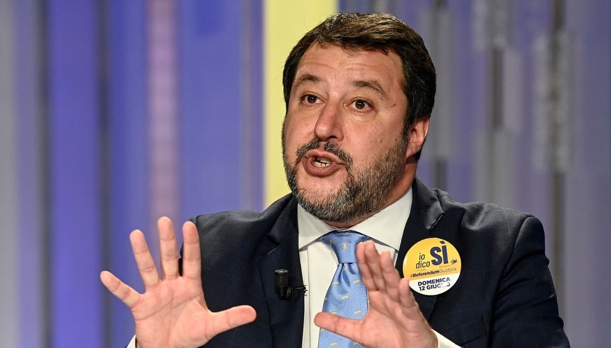 Salvini in Russia, Calenda attacca: "Piantala di dire cazz...". Lo sfogo durissimo su Twitter