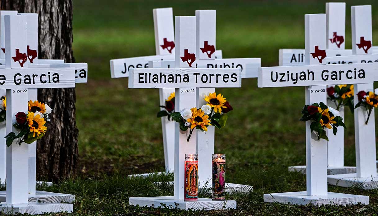 Le vittime della strage nella scuola in Texas