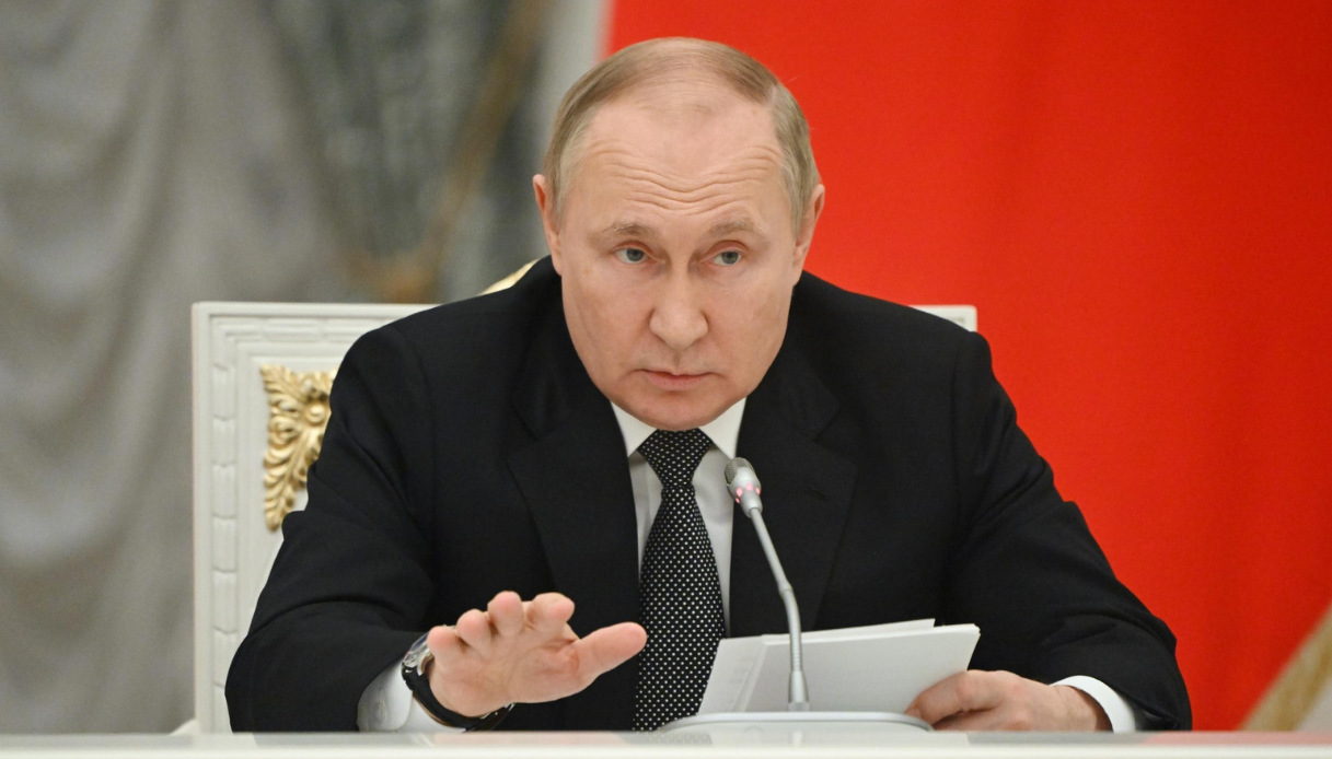 Putin rischia di rimanere solo, cento di diplomatici pronti a dimettersi: l'effetto Bondarev