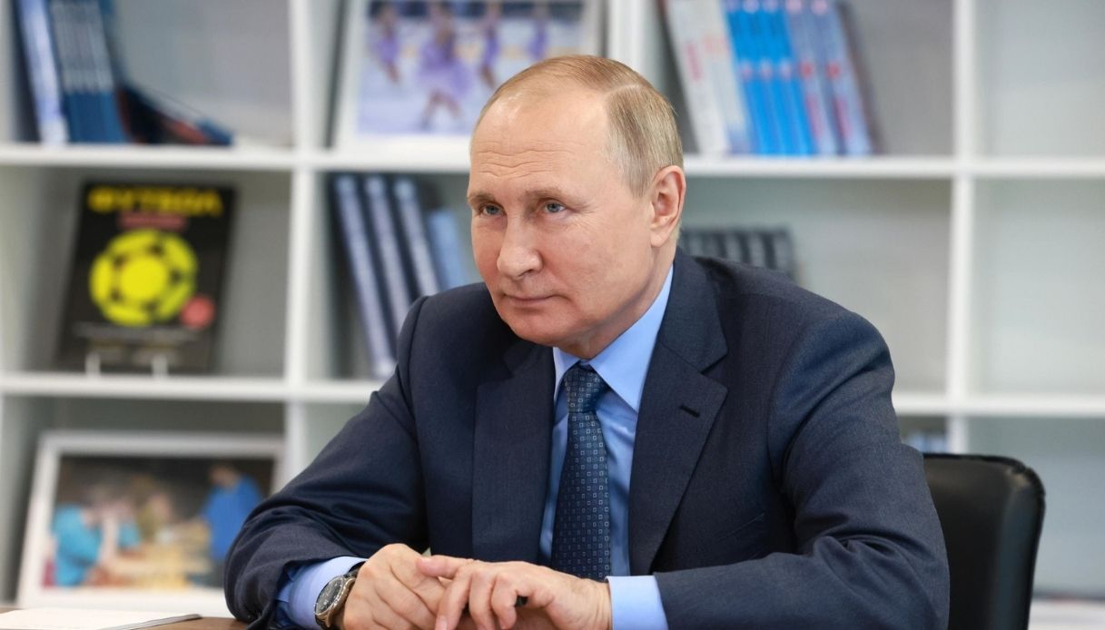 Nuove sanzioni a Putin e alla sua cerchia: colpite l'ex moglie, la fidanzata e la nonna, l'annuncio dalla Gb