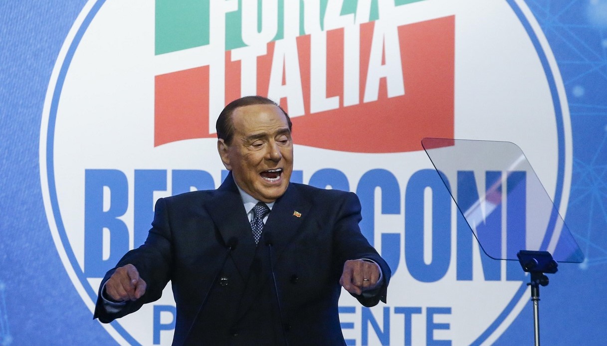 L'ex presidente del Consiglio Silvio Berlusconi.