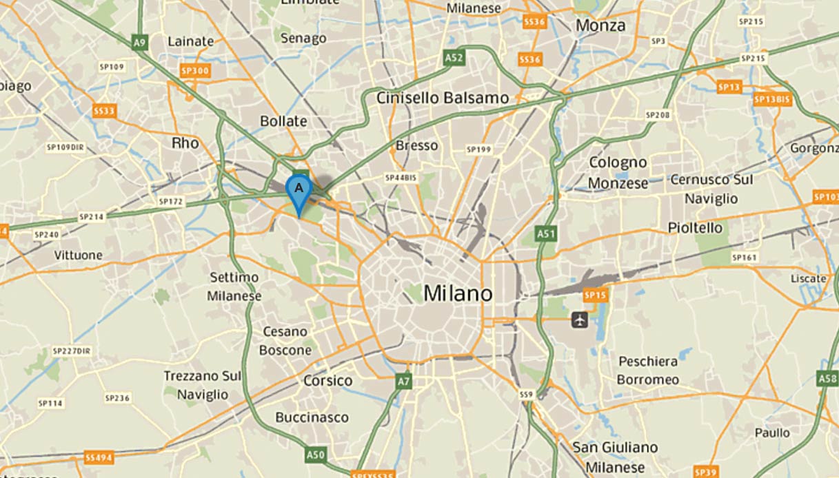 Maxi in rissa in via Bolla a Milano: blitz per cercare le armi, presidio fisso nei giardini dello spaccio