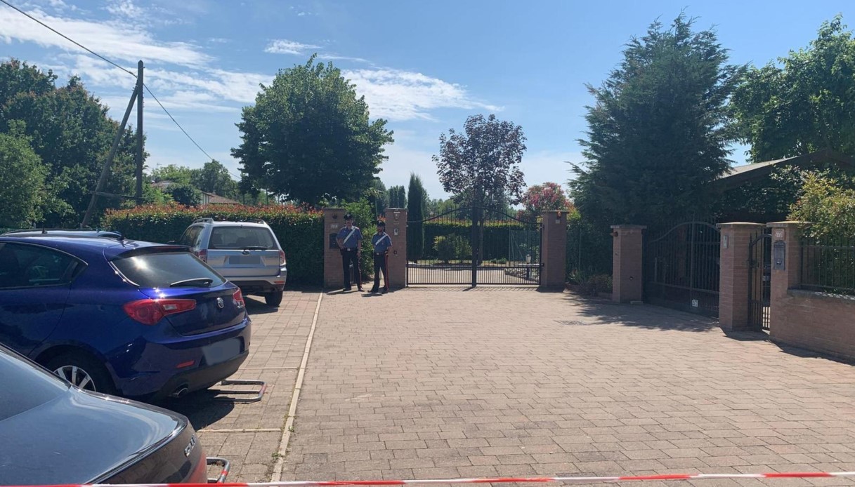 Modena, uccide la moglie e la figlia a colpi di arma da fuoco: arrestato dai carabinieri