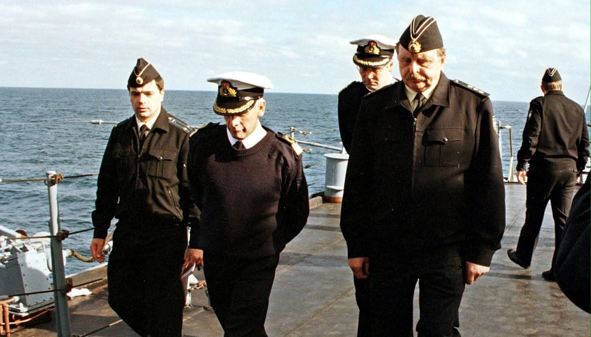 Alti gradi dell'esercito russo a bordo dell'incrociatore in una foto d'epoca.