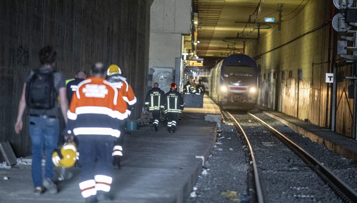 Incidente per un treno dell'alta velocità a Roma: carrozza esce dai binari, pesanti ritardi