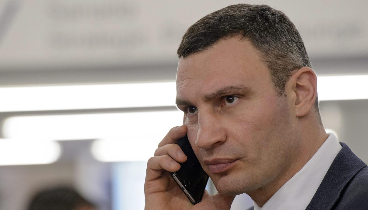 Sindaci di Berlino, Madrid e Vienna raggirati: al telefono con il sindaco di Kiev Klitschko, ma è un deep fake
