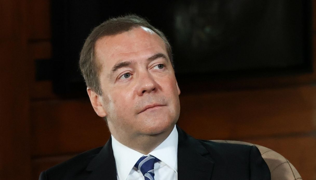 Draghi, Macron e Scholz a Kiev, raffica di insulti da Medvedev: cosa ha detto l'ex presidente della Russia