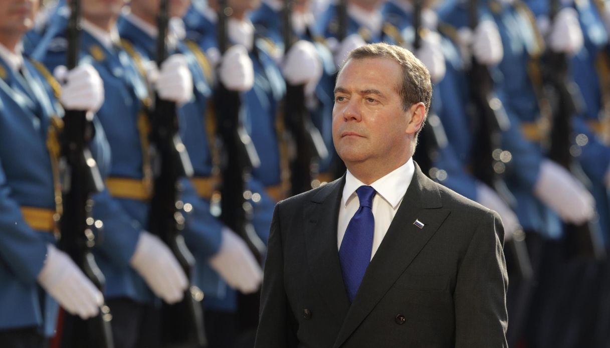 Medvedev duro con Europa e Stati Uniti, la minaccia: "Voglio farli sparire, sono dei degenerati"
