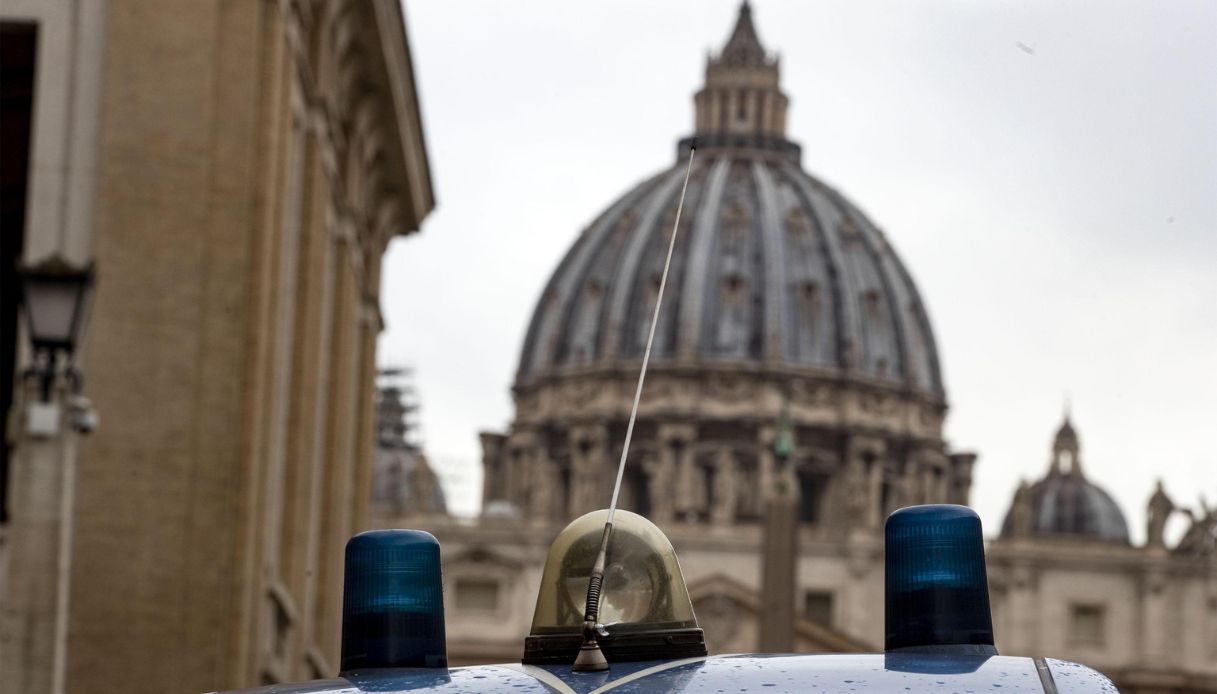 Roma, spari a San Pietro contro auto che forza posto di blocco. In Vaticano scatta protocollo antiterrorismo