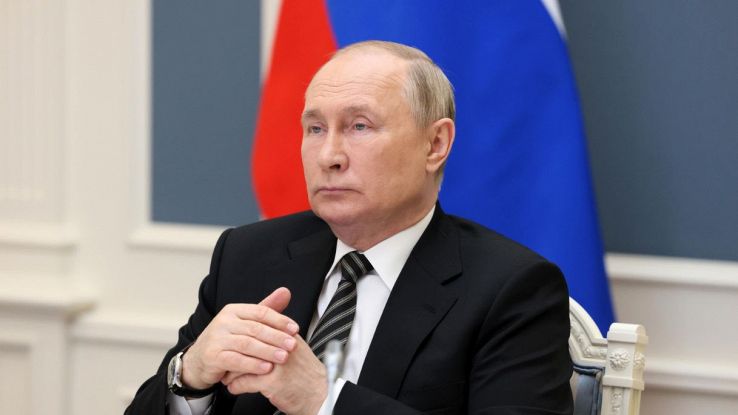 Il batiscafo disperso.Putin mette al bando il WWF.Clochard ucciso:fermati  due sedicenni. 