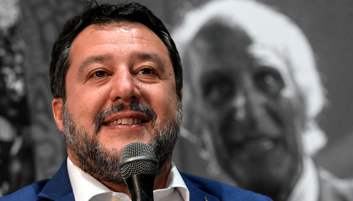 Salvini pensa a staccare la spina al Governo Draghi: il suo ultimatum al premier, quando può farlo cadere