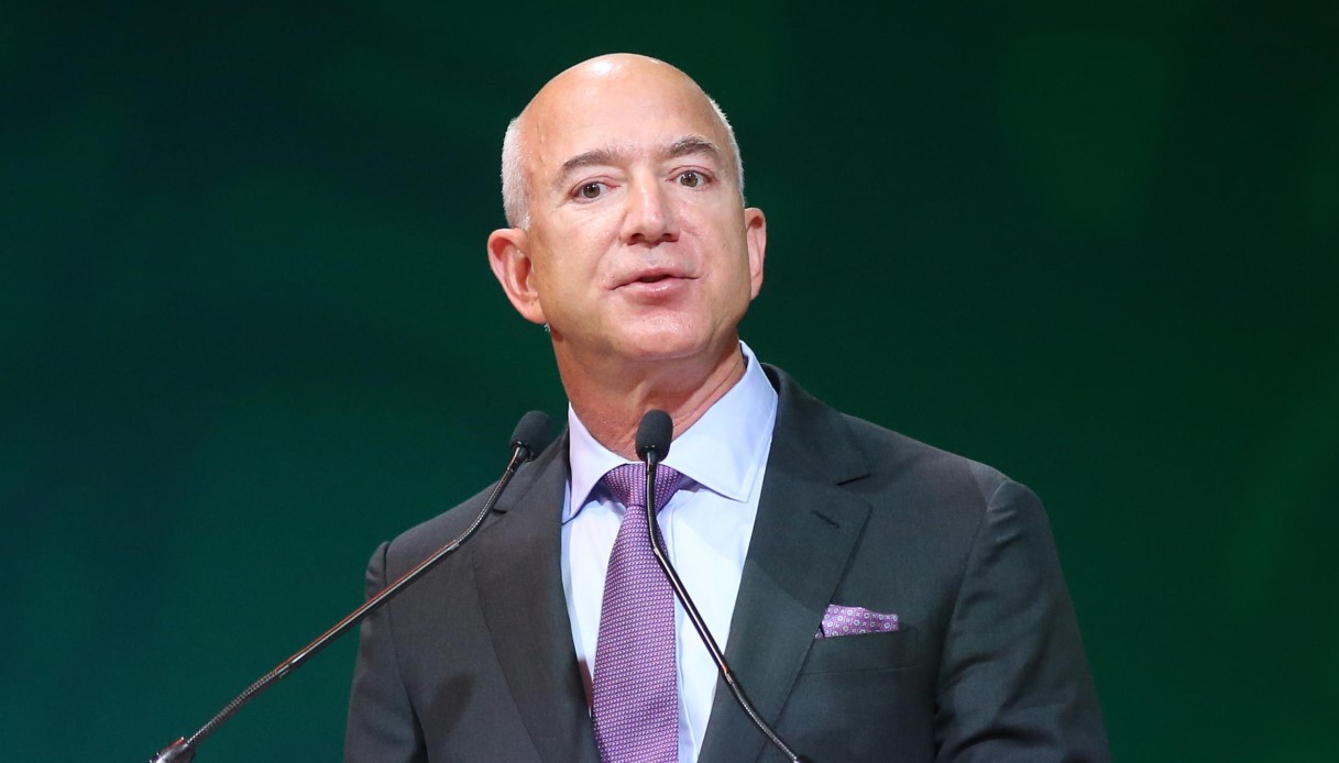 Jeff Bezos, Rotterdam non smonterà il suo ponte per far passare il mega yacht del fondatore di Amazon