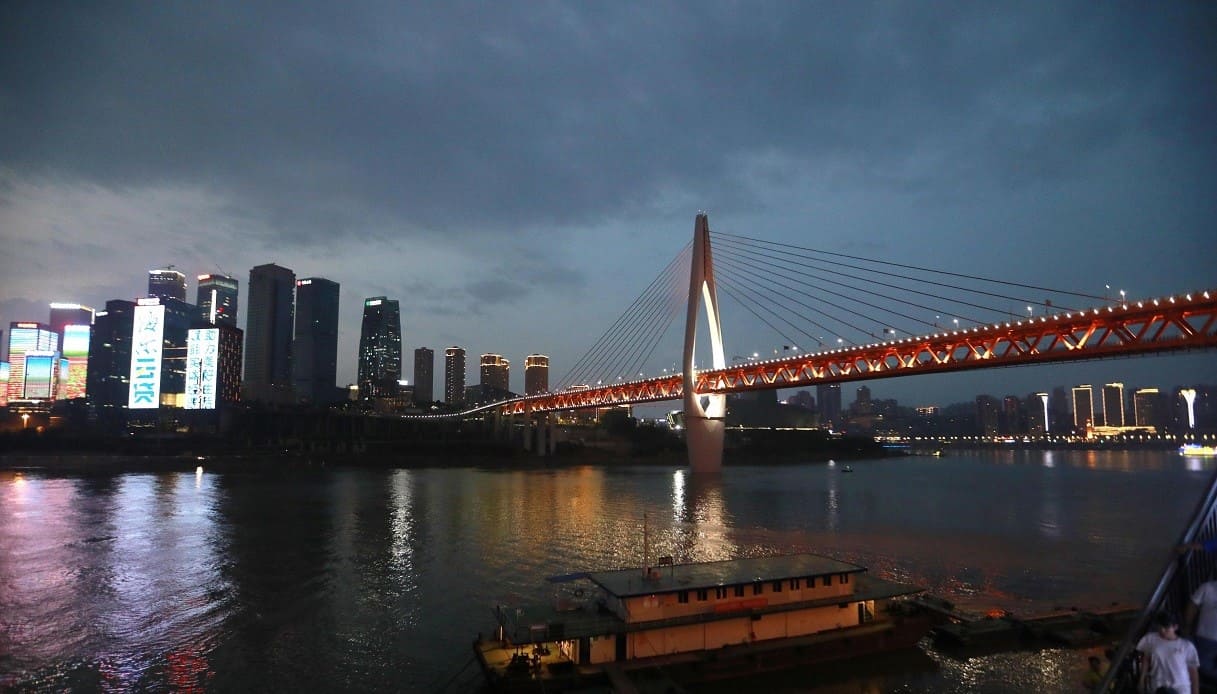 Lo skyline di Chongqing, una delle città colpite dall'ondata di caldo cinese.