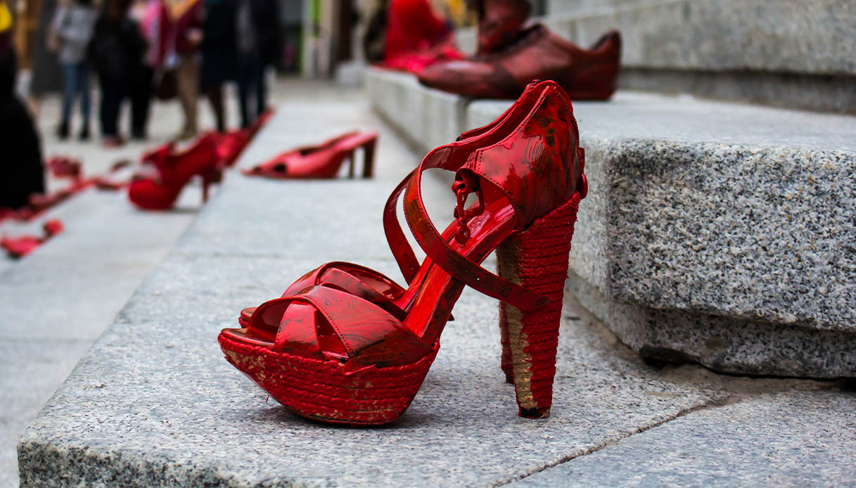 femminicidio scarpe rosse