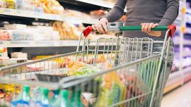 Rysk sallad återkallad av stormarknader, matvarning utlöses för kemiska faror: listeria är närvarande