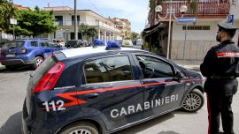 Femicide I Como-provinsen knivhögg en 37-årig man en kvinna till döds av svartsjuka.