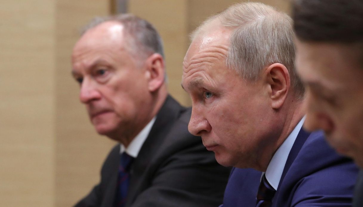 Chi è Nikolai Patrushev, il braccio destro ed erede designato di Putin avvelenato in Russia