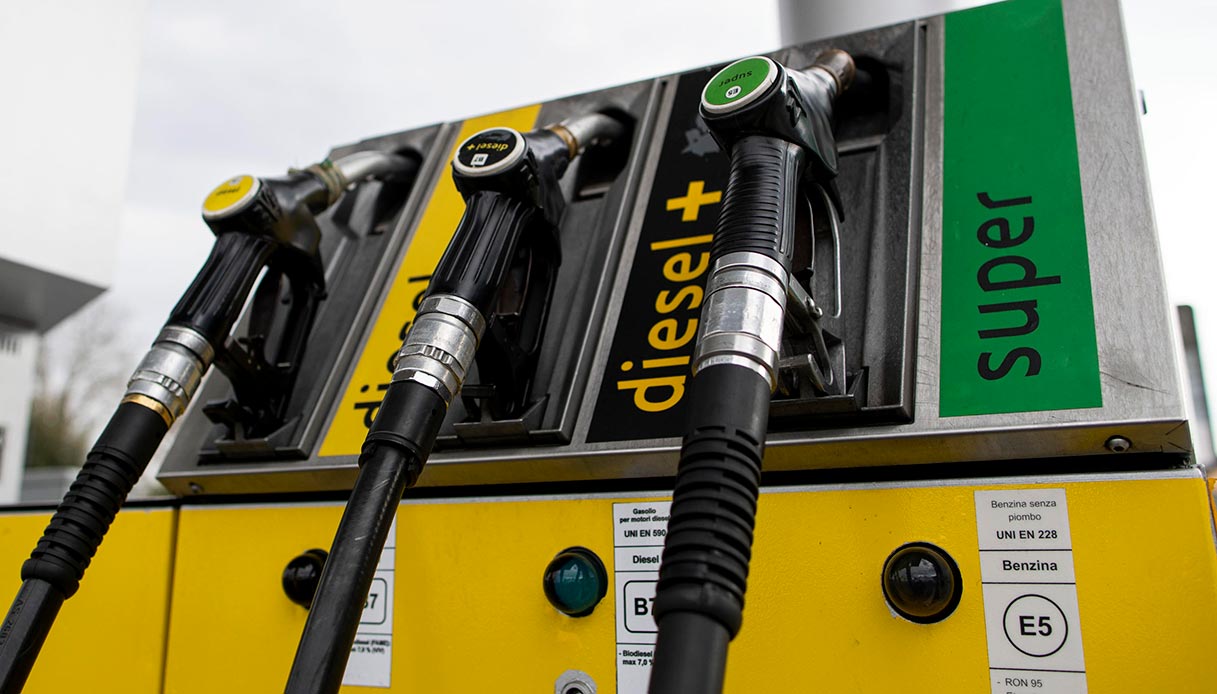 Come risparmiare su benzina e il diesel con il trucco del freddo e sfruttando al meglio i distributori