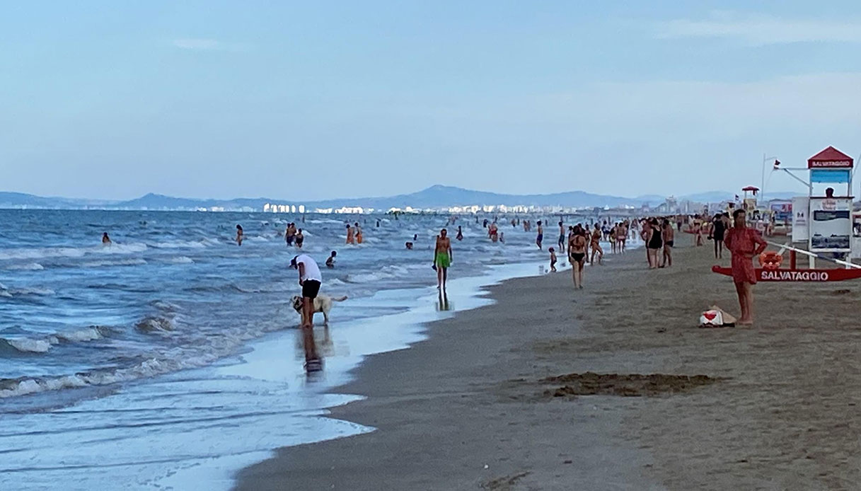 Escherichia coli in mare, in Emilia Romagna rientra l'allarme: stop al divieto di balneazione in Riviera