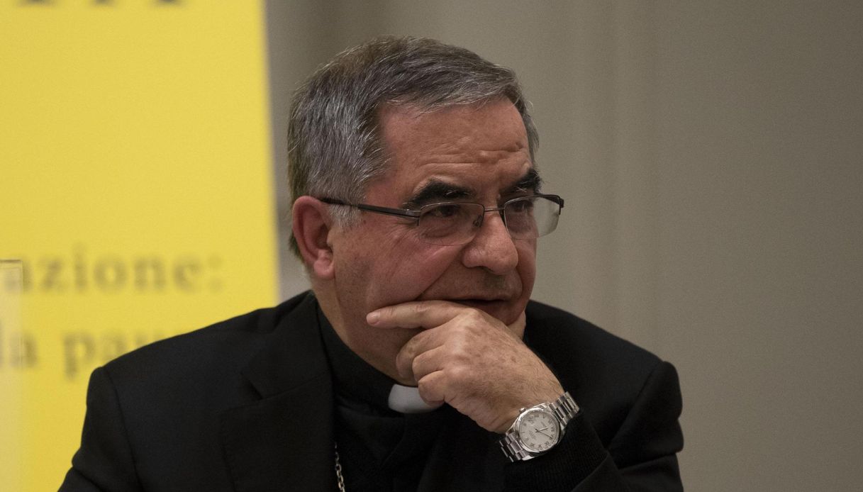 Il Cardinale Angelo Becciu reintegrato dal Papa: il retroscena sulla telefonata