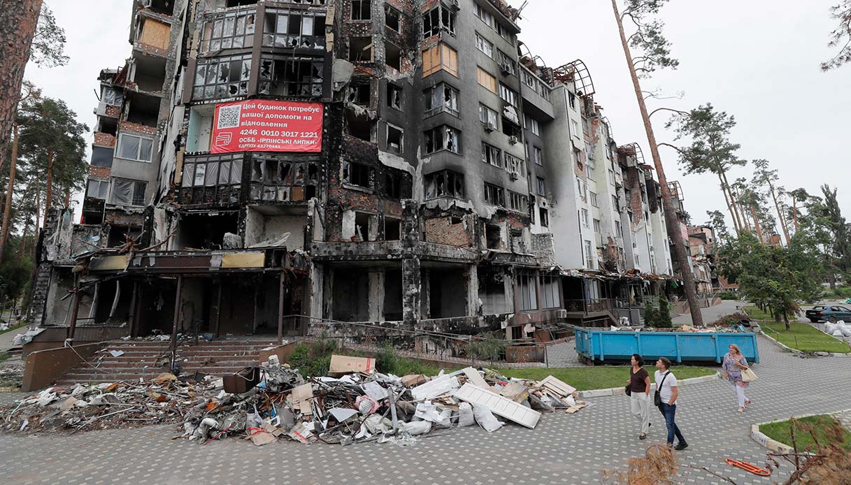 Ucraina, "la Russia pagherà": ecco la conta dei danni di guerra. Quanti soldi servono per ricostruire il Paese