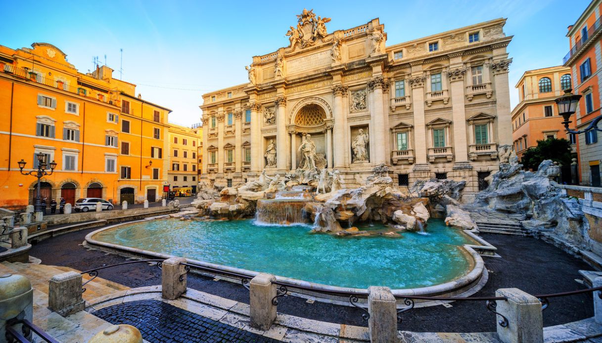 Roma, ruba un euro dalla Fontana di Trevi: condannato a 2 mesi di carcere