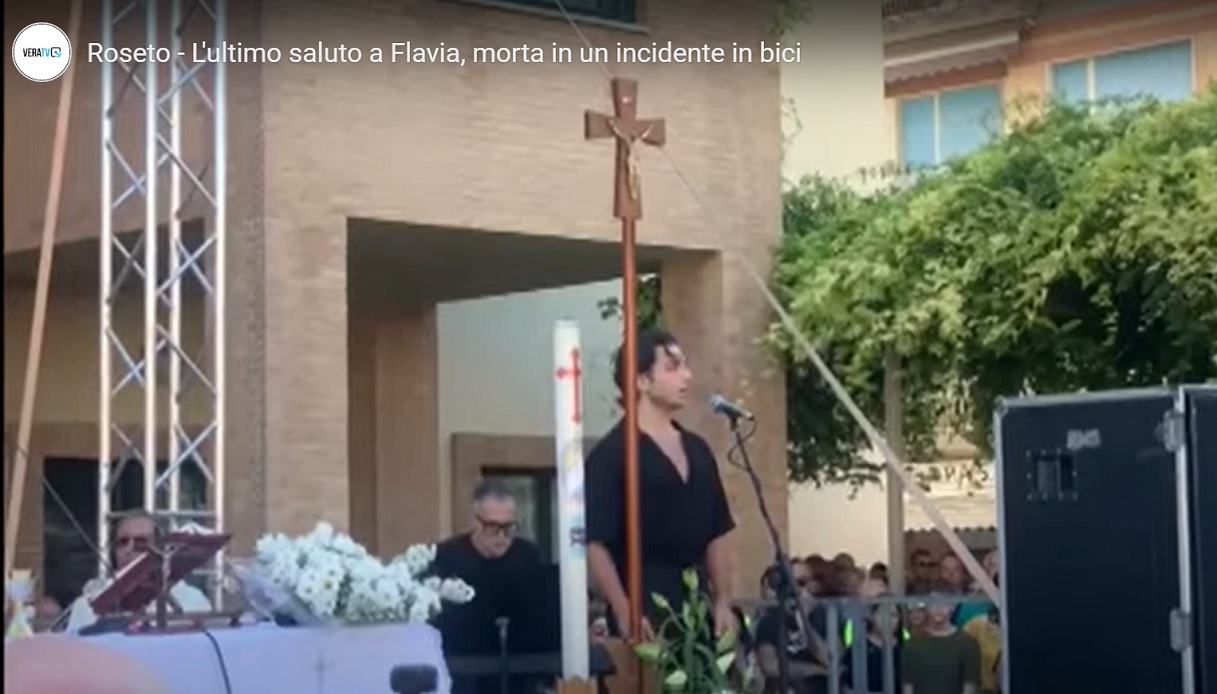 Gianluca Ginoble canta l'Ave Maria.