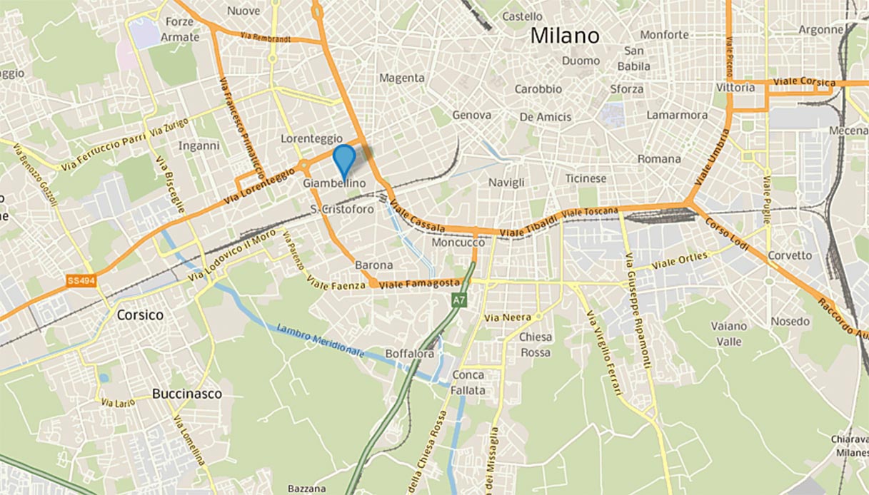 Incendio a Milano in un palazzo vicino ai Navigli: morta carbonizzata la proprietaria della casa in fiamme