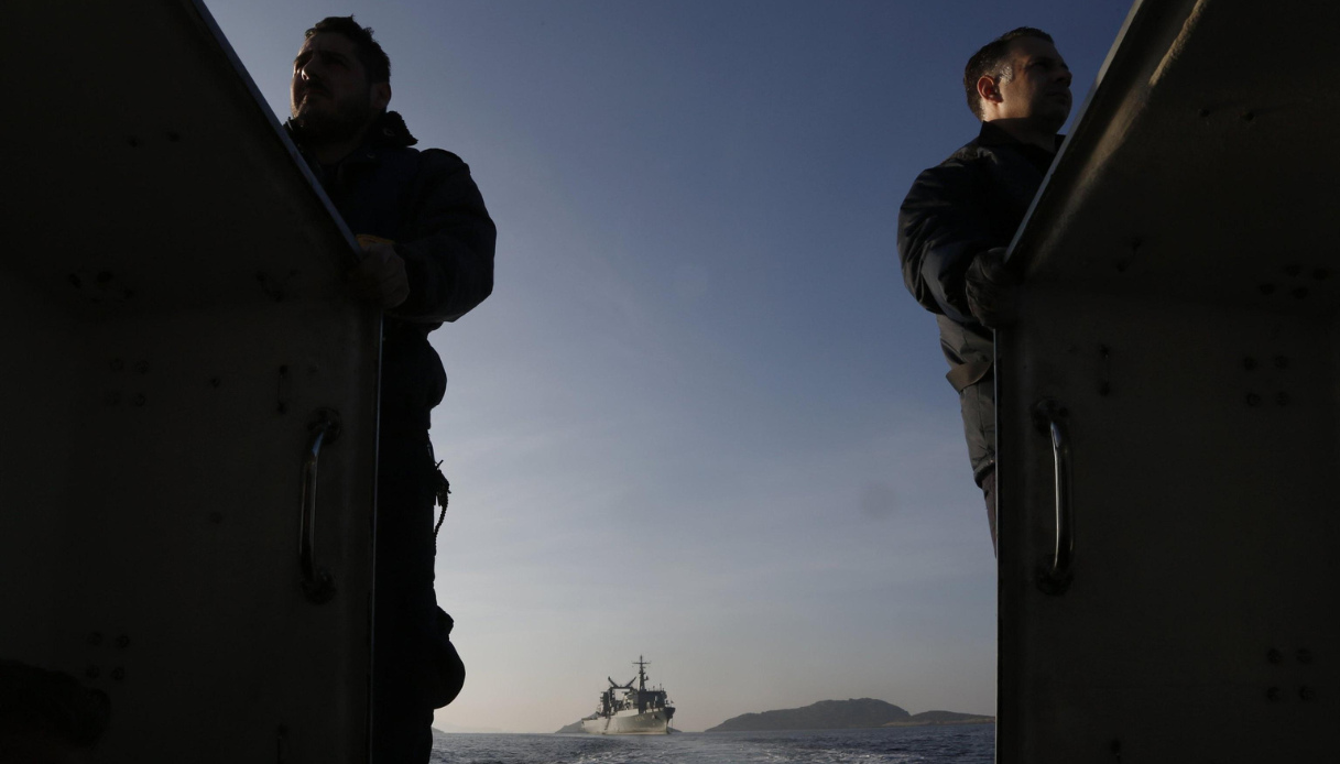 Nave della marina greca in quarantena Covid a Napoli: morta militare 19enne, altri due ricoverati al Cotugno