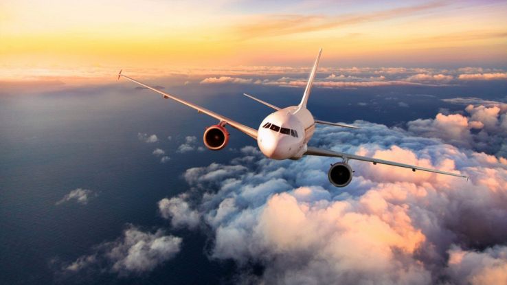 Los pilotos duermen en el avión.