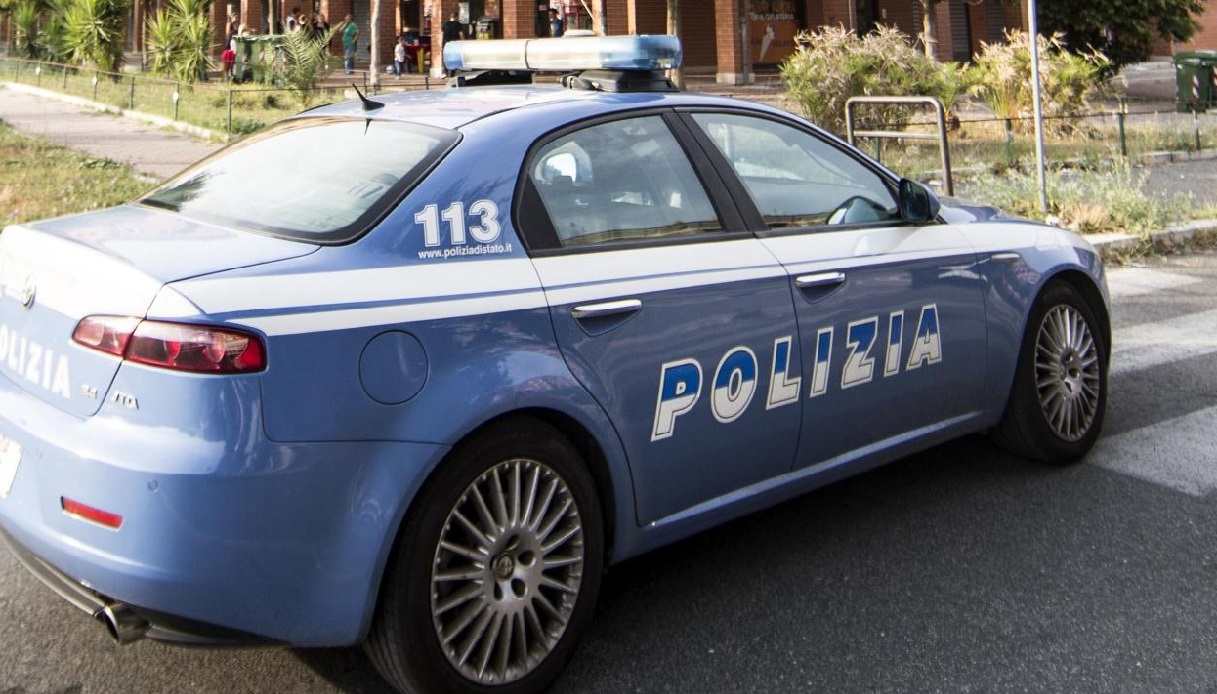 Padre abusa per anni delle figlie, arrestato.