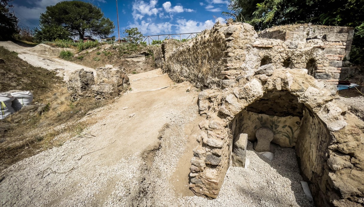 Negli scavi di Pompei con lo scooter: turista australiano fermato e denunciato