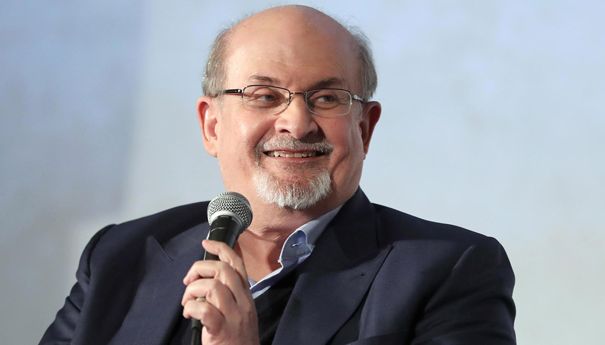 Attentato a Salman Rushdie a New York: ombra dell'Islam integralista sullo scrittore de 