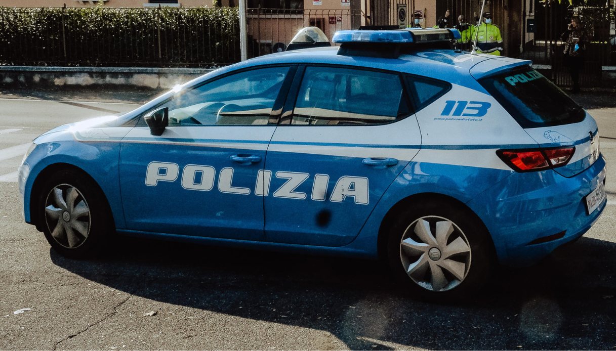 Madre Ubriaca Lascia La Figlia Di 10 Anni In Spiaggia E Fa Sesso In Strada Con Un Uomo Denunciata 