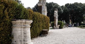 statua-diana-selfie-villa-borghese