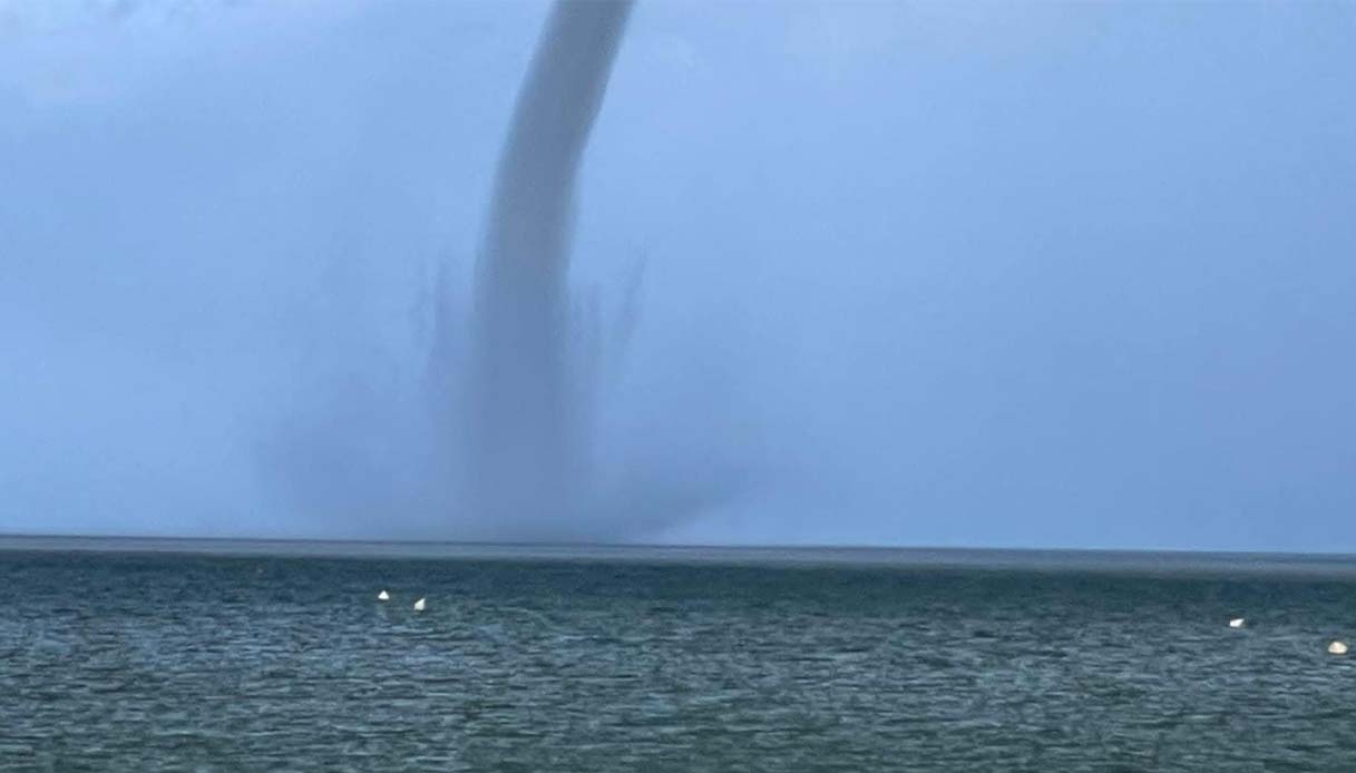 lago di garda tromba d'aria