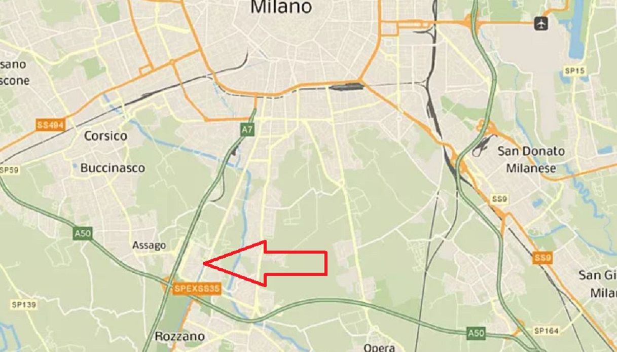 Milano, 5 accoltellati in un centro commerciale: tra i feriti un calciatore