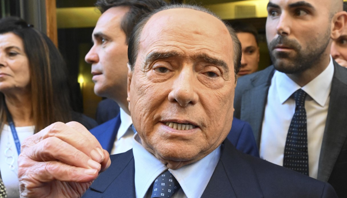 Berlusconi e le dichiarazioni su Zelensky e guerra in Ucraina: da Letta a Calenda, duro attacco al Cavaliere 