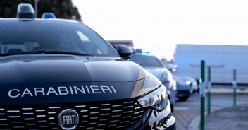 carabinieri-fronte-auto