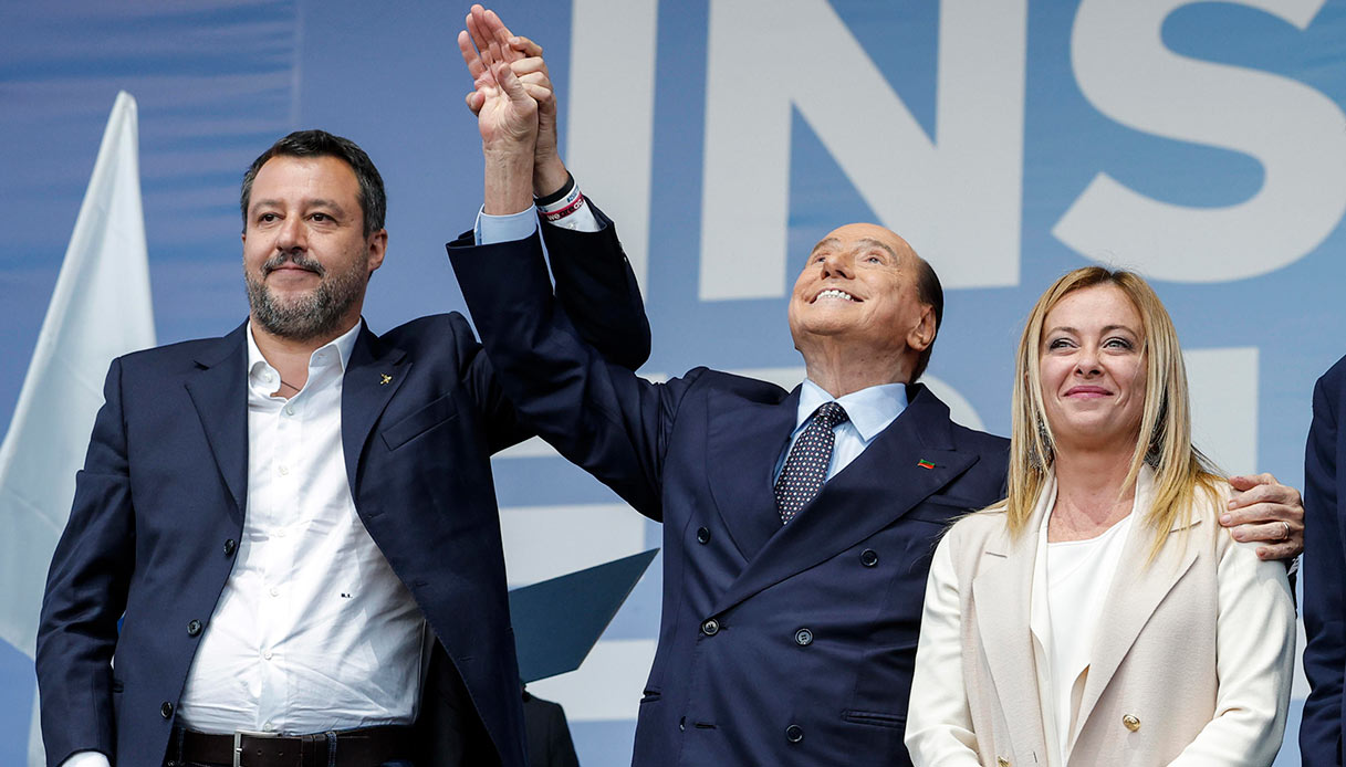 Vertice Meloni, Salvini e Berlusconi: piano bollette e stallo sui nomi dei ministri, ma il tempo stringe