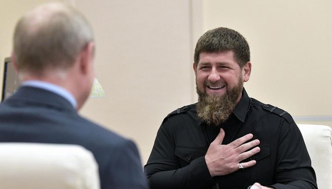 Il leader della Cecenia minaccia Zelensky: &quot;Fuggi&quot;