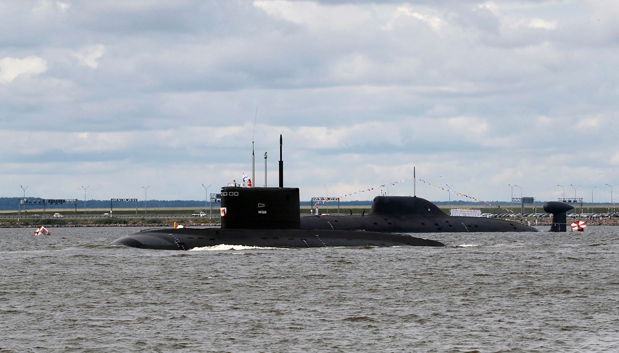 Allarme Nato per il sottomarino Belgorod con una testata nucleare: Putin potrebbe creare "tsunami radioattivi"