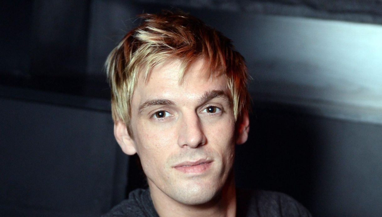 È morto Aaron Carter, cantante e fratello di Nick dei Backstreet Boys: aveva solo 34 anni