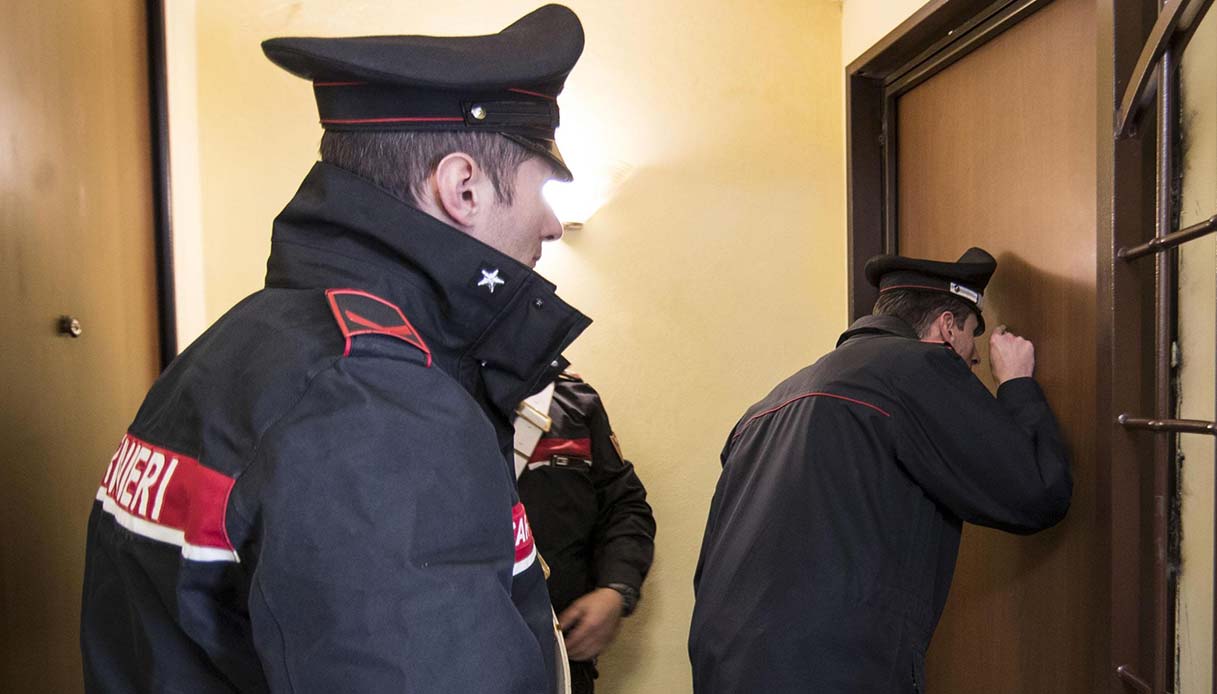 Bologna, ragazzo si finge medico per spacciare farmaci: arrestato dai carabinieri