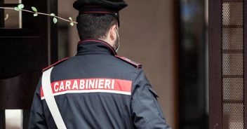 carabinieri-lecce-molestie
