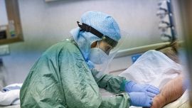 Covid, un nuevo salto en la atención hospitalaria: la situación en salas regulares y cuidados intensivos