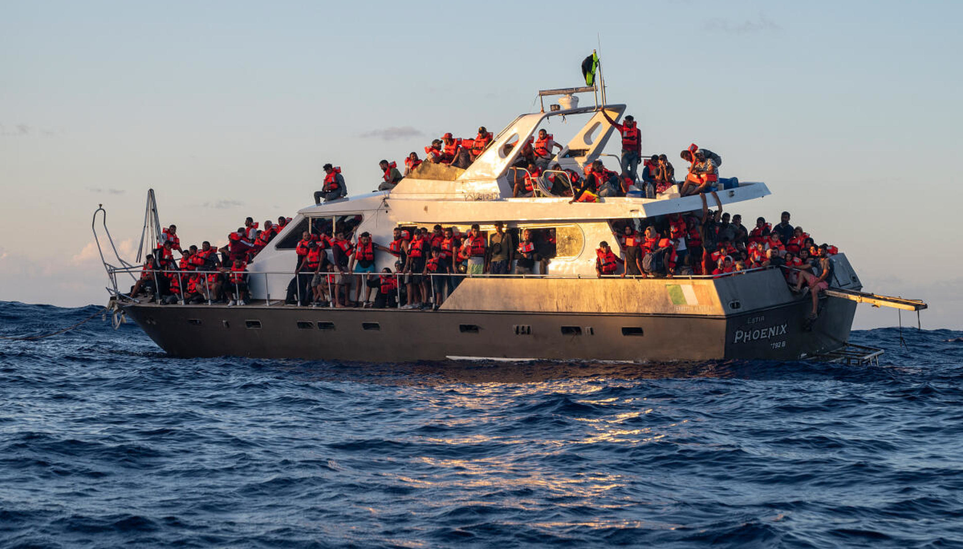 Migranti, Germania chiede all'Italia un porto per la nave tedesca Humanity 1. Meloni: 