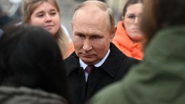 La guerra en Ucrania, Putin menciona la bomba nuclear en Hiroshima: una nueva amenaza para Zelensky en la llamada a Macron