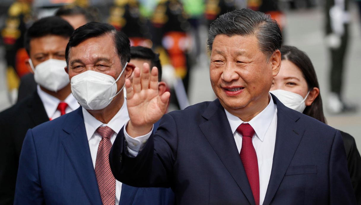 G20, storica stretta di mano tra Biden e Xi Jinping a Bali: Cina e Stati Uniti pronti a lavorare insieme